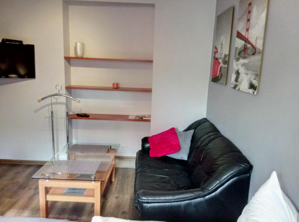 Apartamenty Krzywe Okna Zielona Góra Exteriör bild