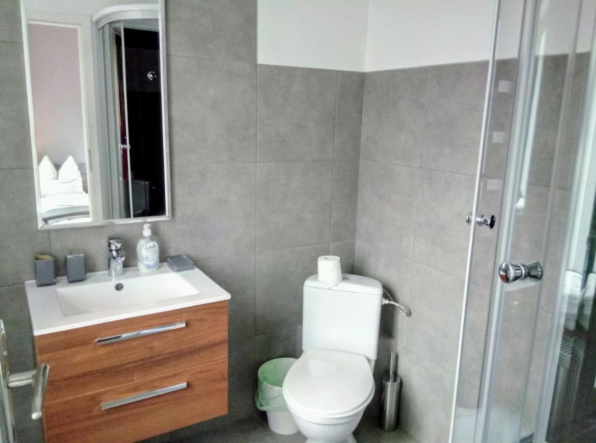 Apartamenty Krzywe Okna Zielona Góra Exteriör bild